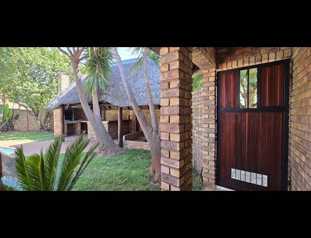 3 BEDROOM HOUSE FOR SALE IN MORELETAPARK